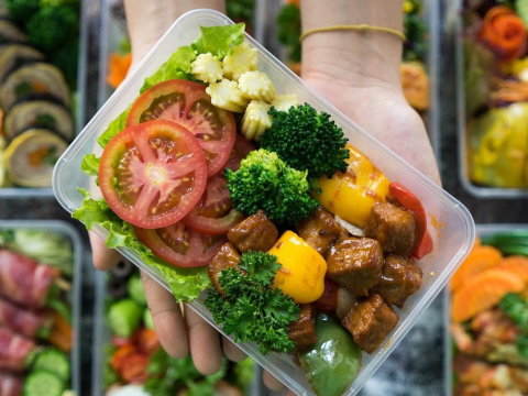 Sự cần thiết của hộp nhựa chữ nhật trong đựng thức ăn nhà RVC 