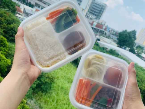 Hộp nhựa đựng cơm 3 ngăn trắng sữa nhỏ gọn cho bữa ăn mỗi ngày