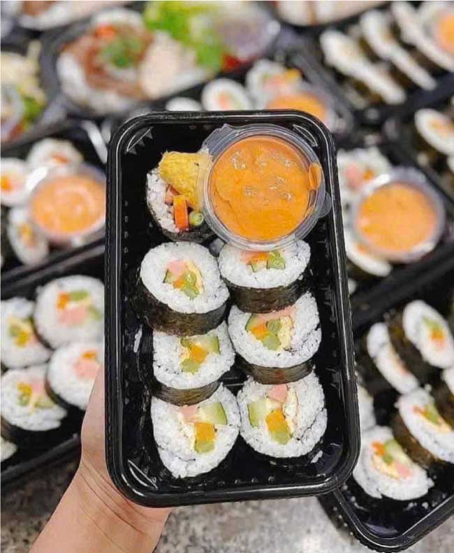 Khay nhựa đựng thức ăn M6