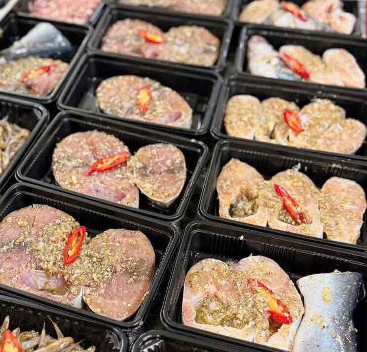 Khay nhựa đựng thức ăn