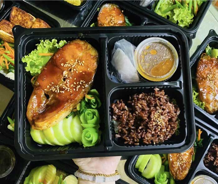 Hộp nhựa đế đen nắp trong JB88