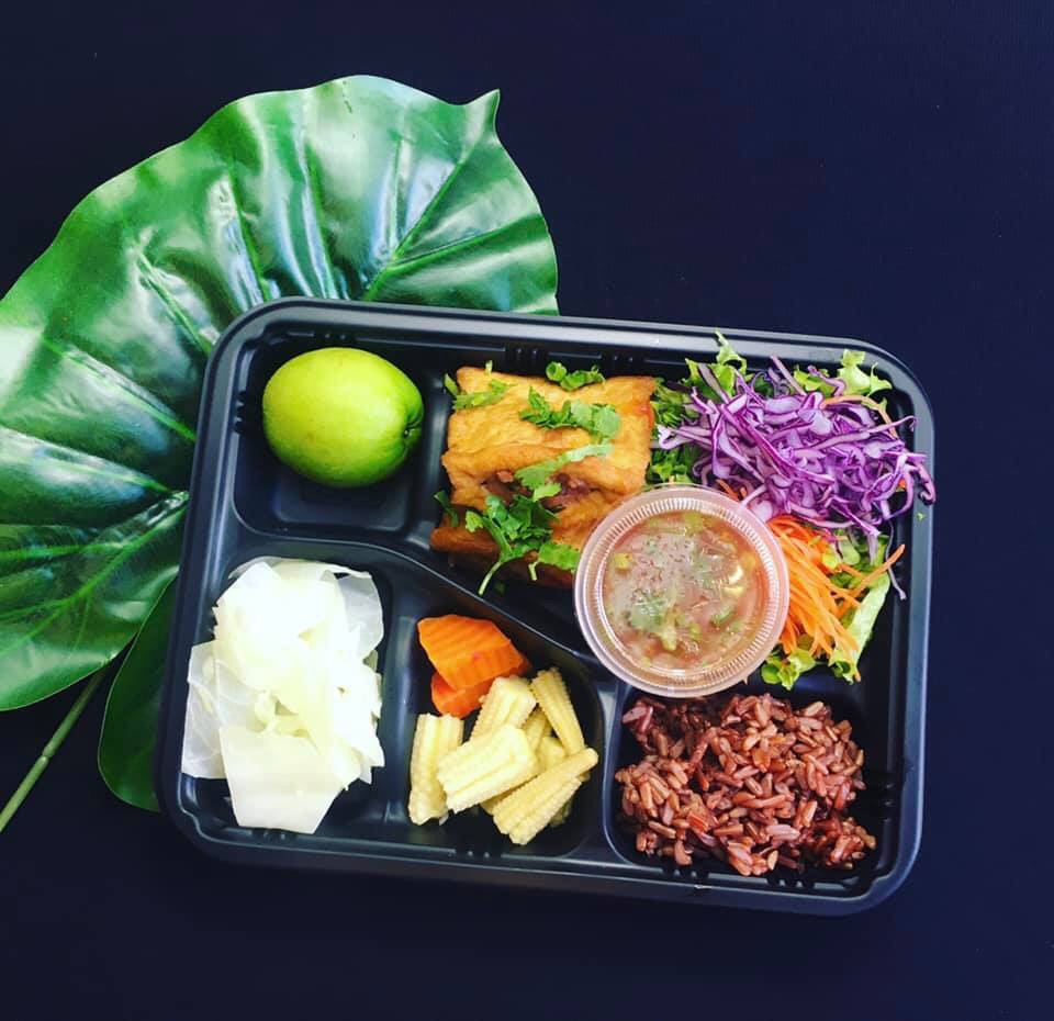 hộp nhựa 5 ngăn đen