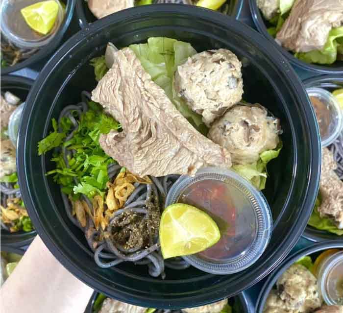 tô nhựa đỏ đem